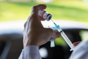 Vacinação contra Covid-19 para pessoas com 18 anos será no sábado (18)