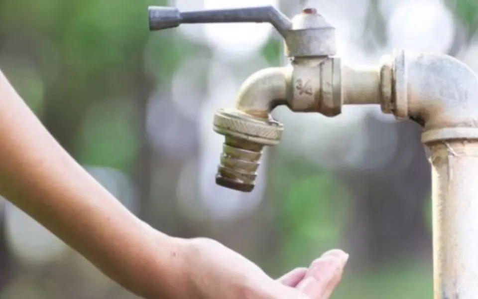 Queda de energia compromete abastecimento de água em bairros