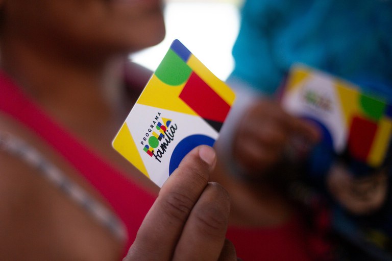 Cambé recebe certificado de efetividade na garantia dos benefícios do Bolsa Família