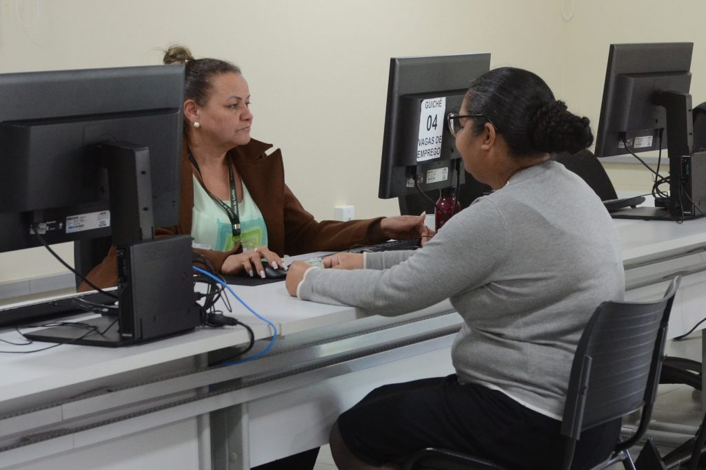Agência do Trabalhador leva serviços para os bairros com o programa Sine Itinerante