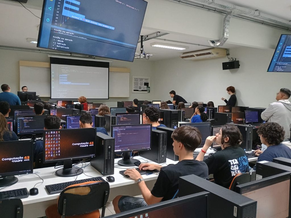 Prefeitura abre inscrições para curso de programação voltado para alunos do ensino médio